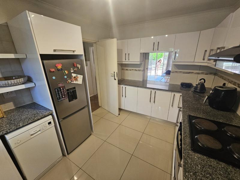 To Let 3 Bedroom Property for Rent in Rondebosch Western Cape